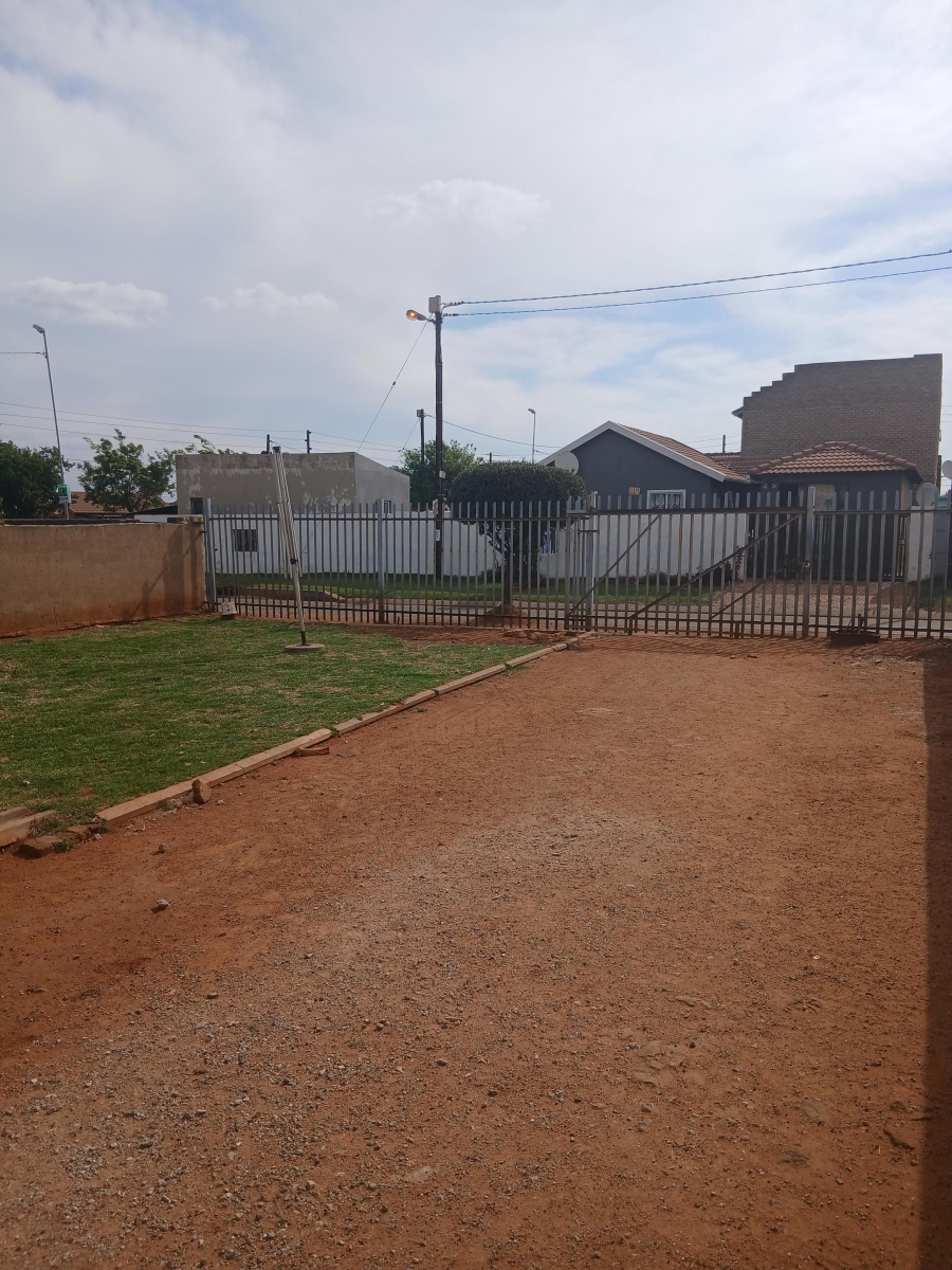 2 Bedroom Property for Sale in Protea Glen Gauteng