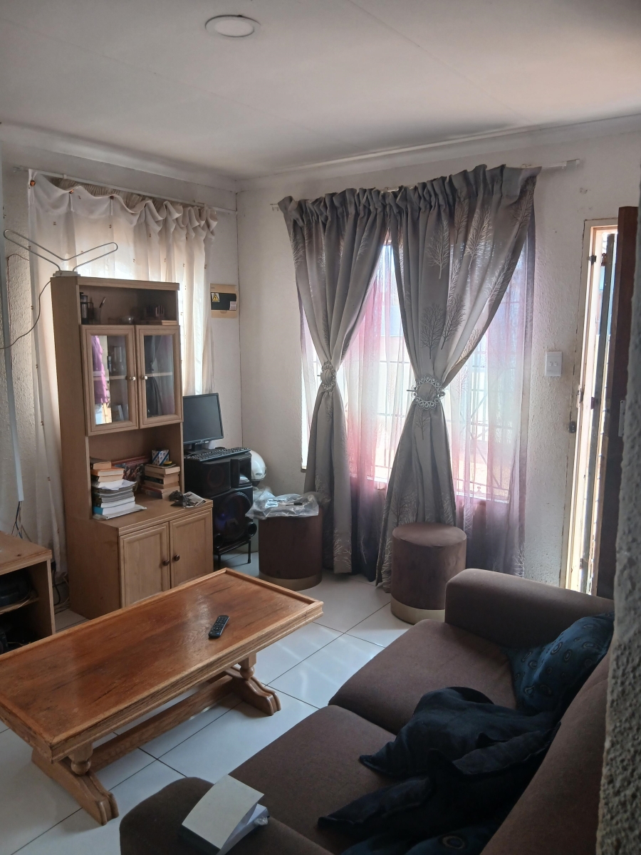 2 Bedroom Property for Sale in Protea Glen Gauteng