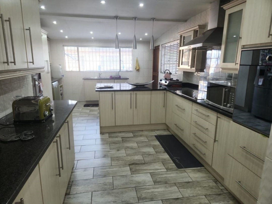 4 Bedroom Property for Sale in Van Riebeeck Park Gauteng