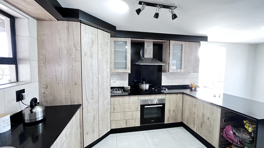 5 Bedroom Property for Sale in Fairlead Gauteng