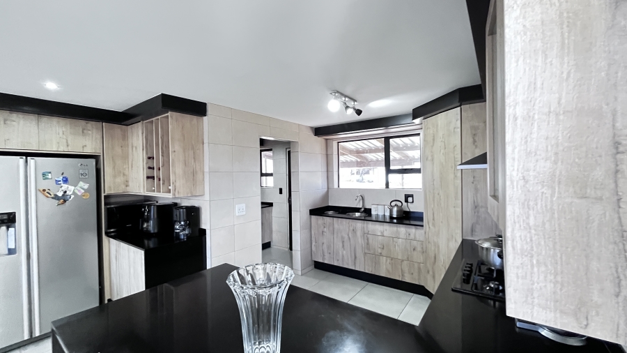 5 Bedroom Property for Sale in Fairlead Gauteng