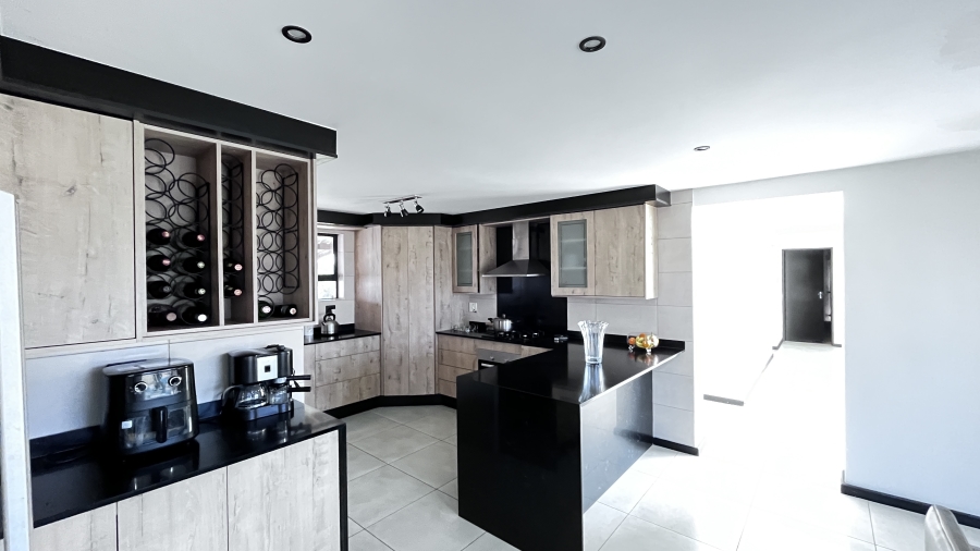 5 Bedroom Property for Sale in Fairlead Gauteng