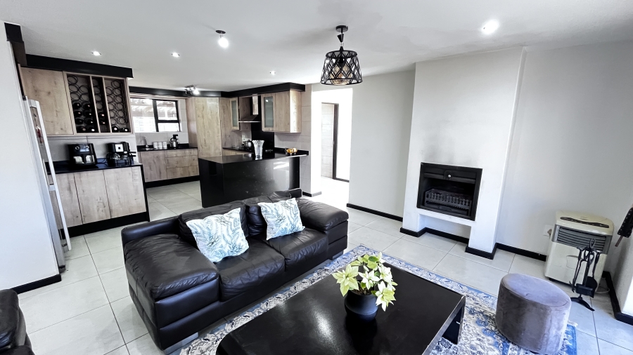 5 Bedroom Property for Sale in Fairlead Gauteng