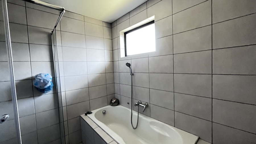 5 Bedroom Property for Sale in Fairlead Gauteng
