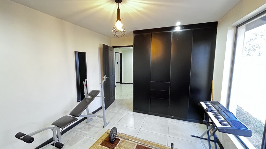 5 Bedroom Property for Sale in Fairlead Gauteng