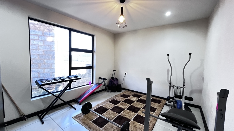 5 Bedroom Property for Sale in Fairlead Gauteng