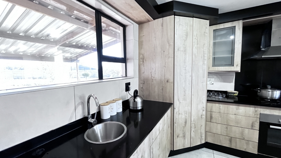 5 Bedroom Property for Sale in Fairlead Gauteng