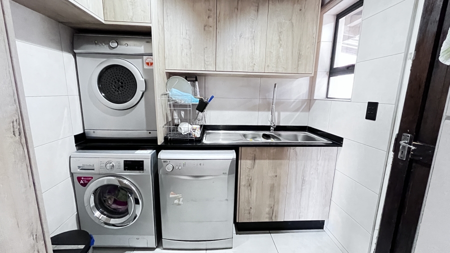 5 Bedroom Property for Sale in Fairlead Gauteng