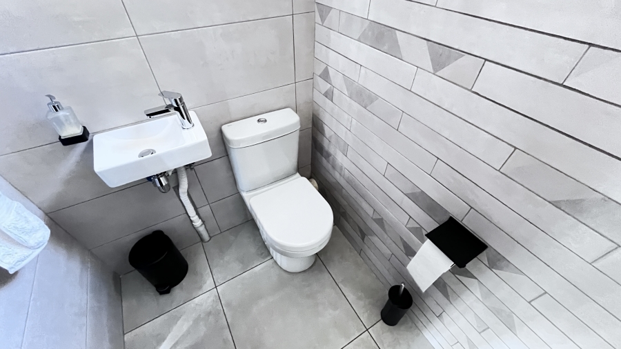 5 Bedroom Property for Sale in Fairlead Gauteng