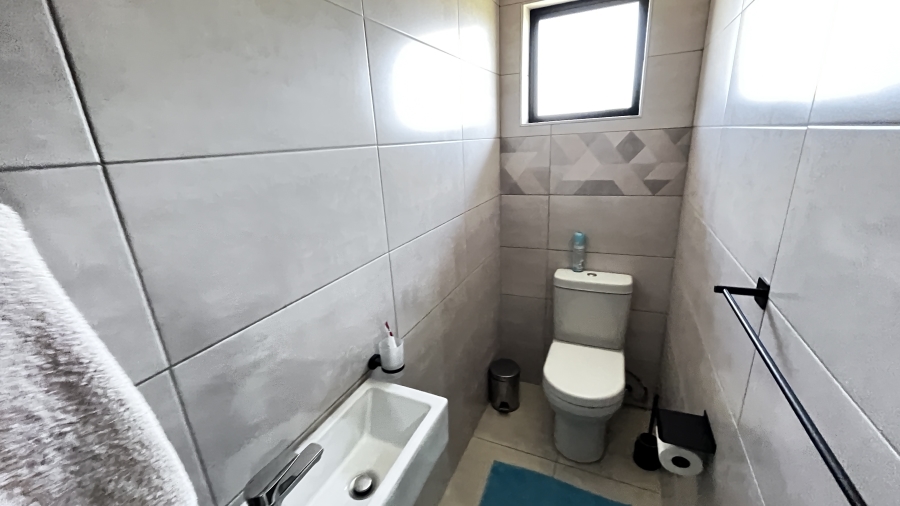 5 Bedroom Property for Sale in Fairlead Gauteng