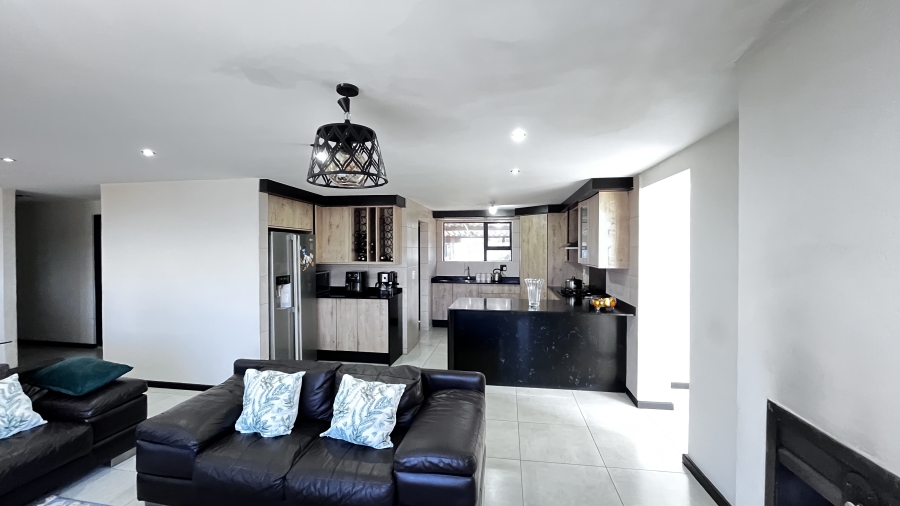 5 Bedroom Property for Sale in Fairlead Gauteng