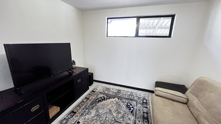 5 Bedroom Property for Sale in Fairlead Gauteng