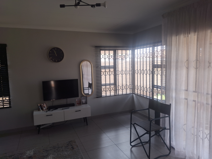 2 Bedroom Property for Sale in Dawn Park Gauteng