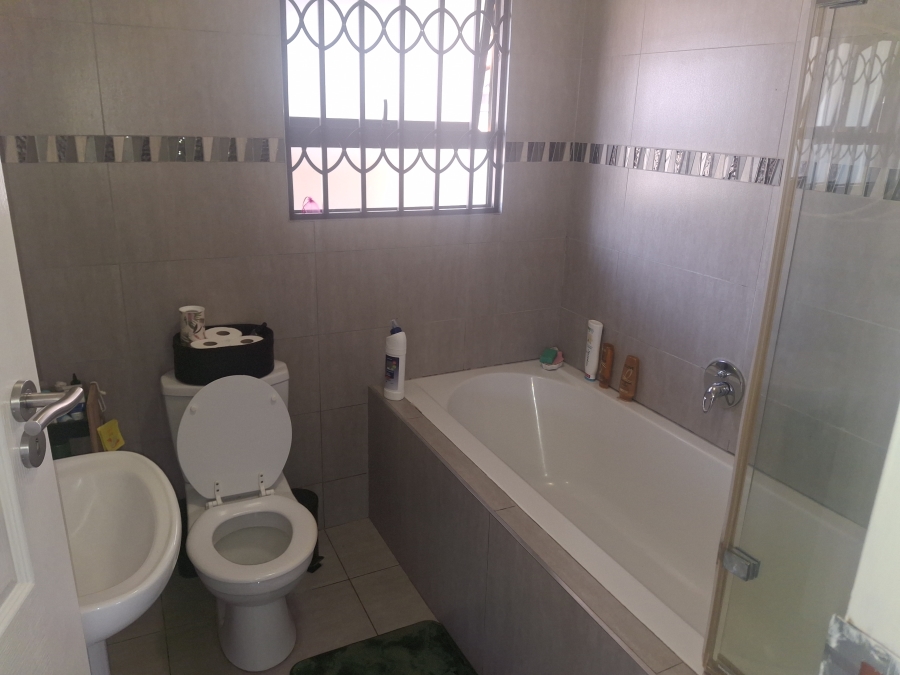 2 Bedroom Property for Sale in Dawn Park Gauteng