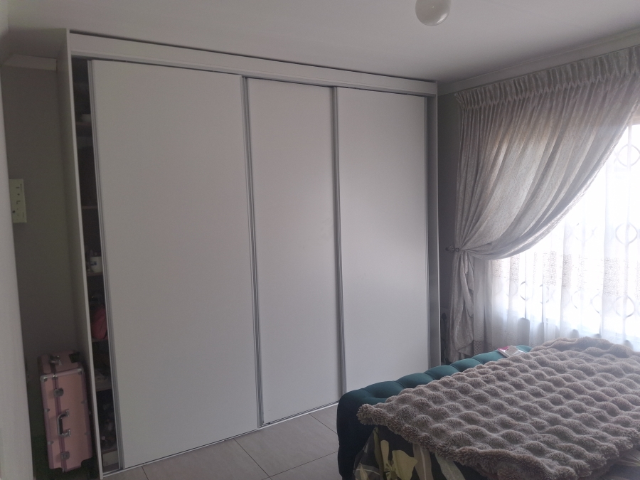 2 Bedroom Property for Sale in Dawn Park Gauteng
