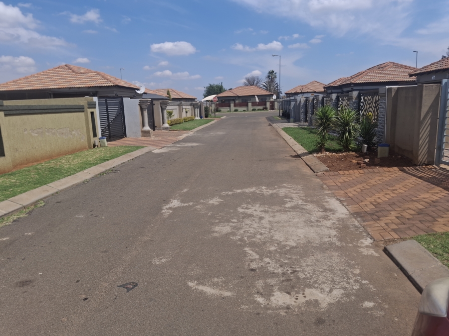 2 Bedroom Property for Sale in Dawn Park Gauteng