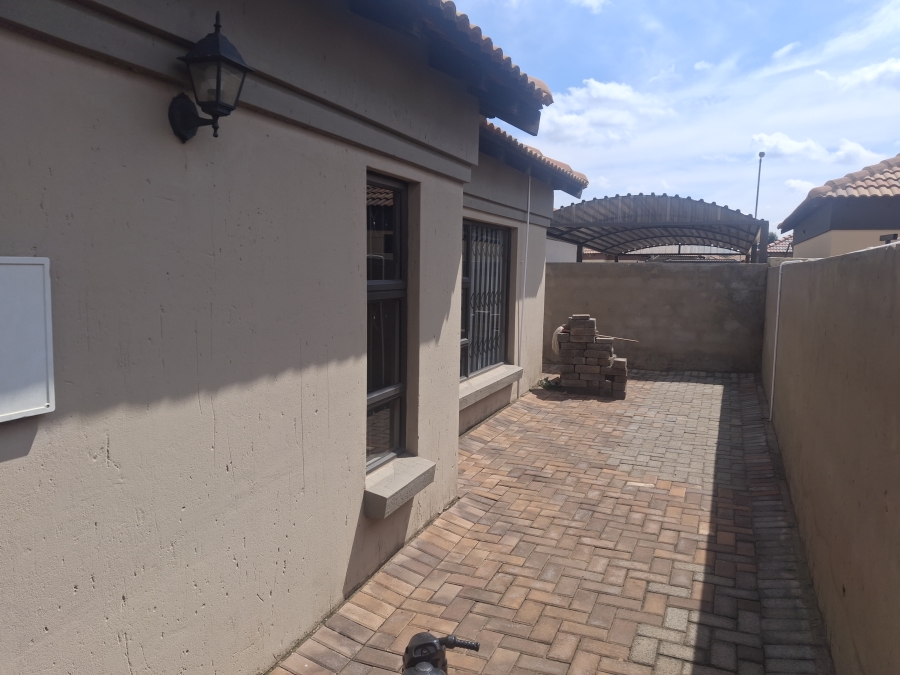 2 Bedroom Property for Sale in Dawn Park Gauteng