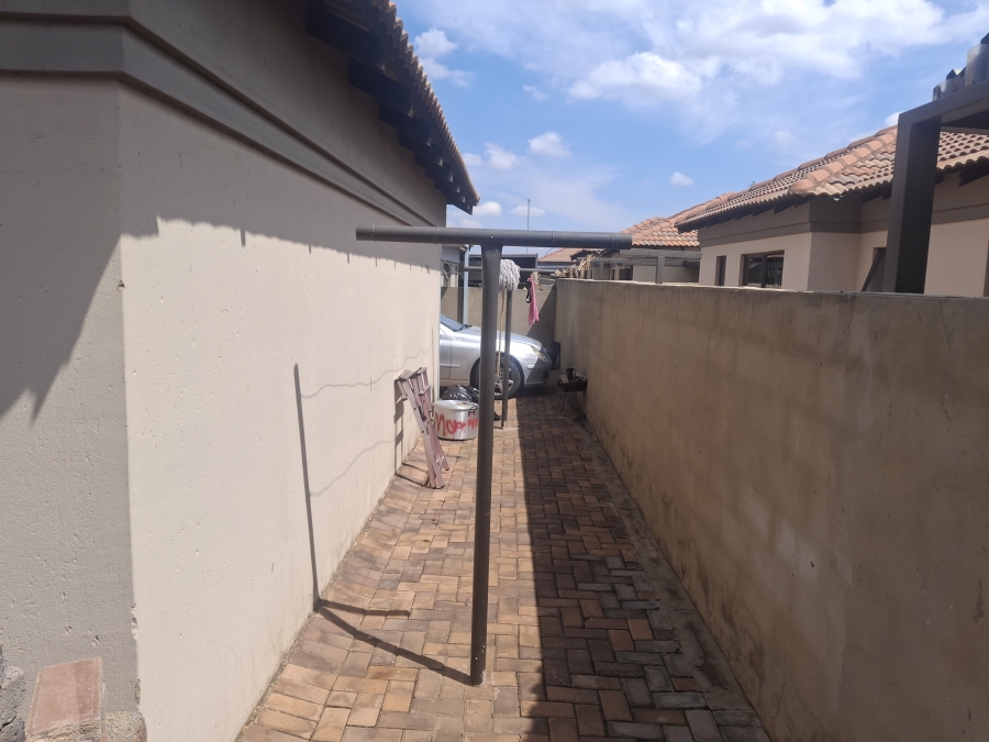 2 Bedroom Property for Sale in Dawn Park Gauteng