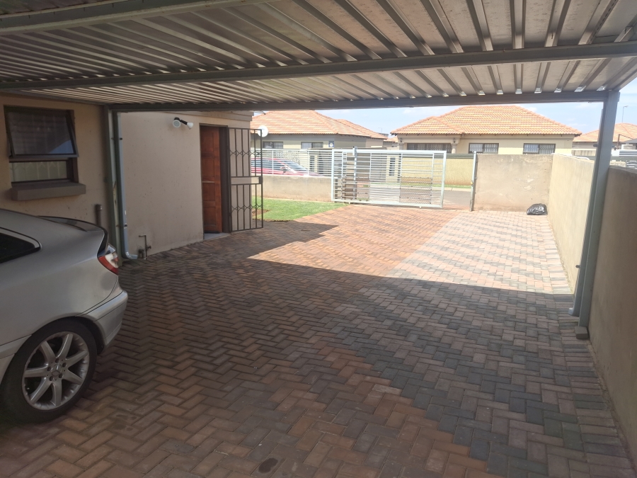 2 Bedroom Property for Sale in Dawn Park Gauteng