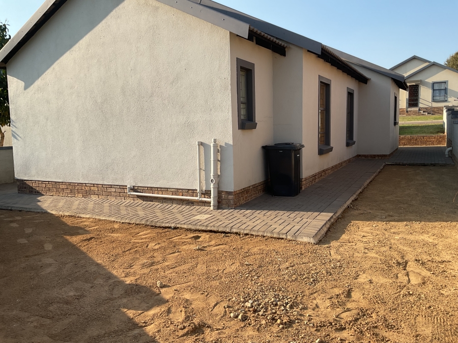 3 Bedroom Property for Sale in Kosmosdal Gauteng