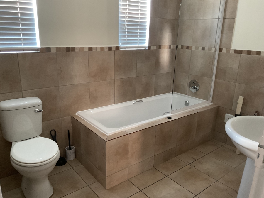 3 Bedroom Property for Sale in Kosmosdal Gauteng