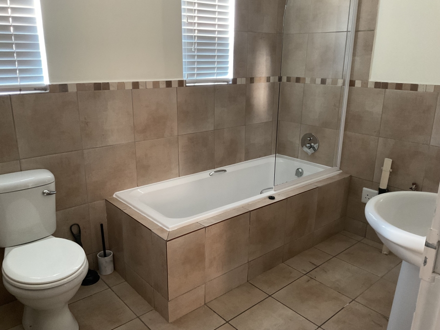 3 Bedroom Property for Sale in Kosmosdal Gauteng