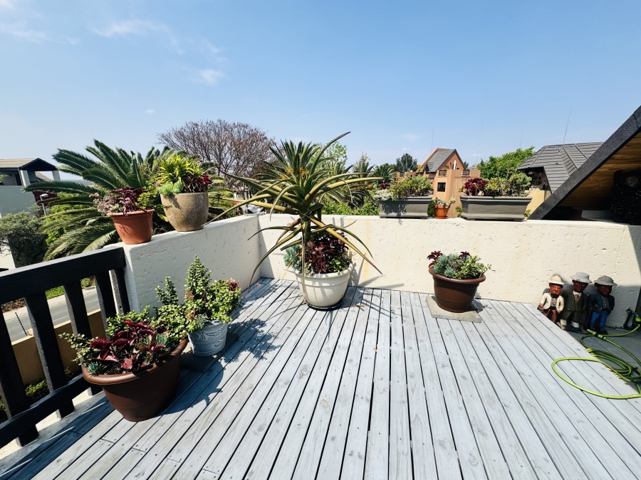 2 Bedroom Property for Sale in Pineslopes Gauteng