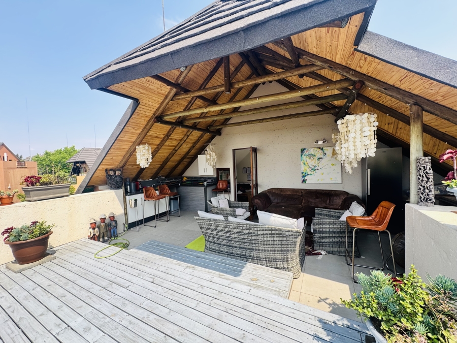 2 Bedroom Property for Sale in Pineslopes Gauteng