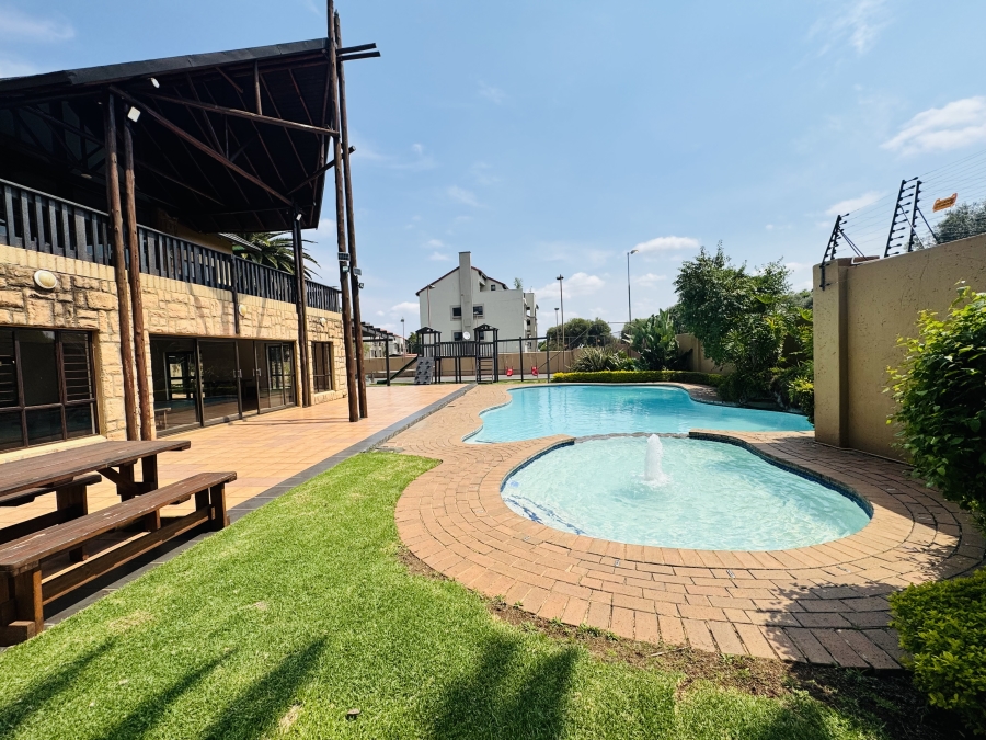 2 Bedroom Property for Sale in Pineslopes Gauteng