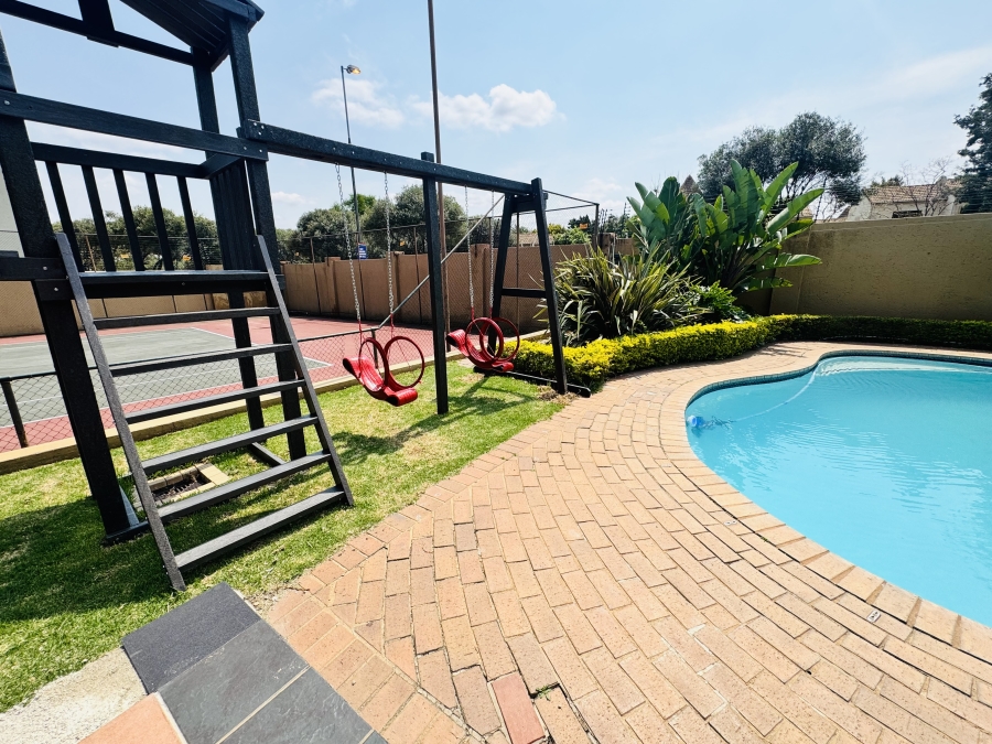 2 Bedroom Property for Sale in Pineslopes Gauteng