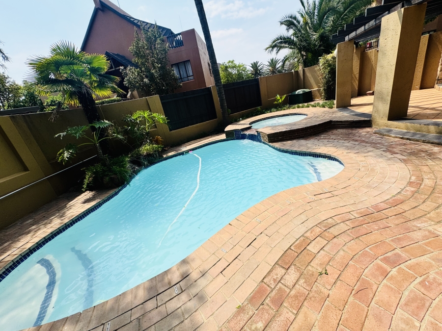 2 Bedroom Property for Sale in Pineslopes Gauteng