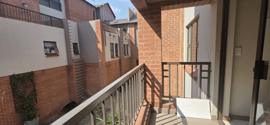 To Let 1 Bedroom Property for Rent in Douglasdale Gauteng