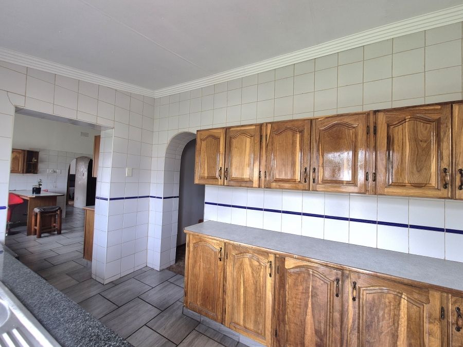 6 Bedroom Property for Sale in Brakpan Central Gauteng