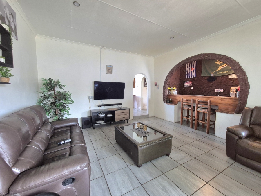 6 Bedroom Property for Sale in Brakpan Central Gauteng