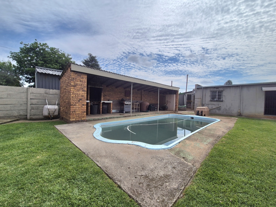 6 Bedroom Property for Sale in Brakpan Central Gauteng