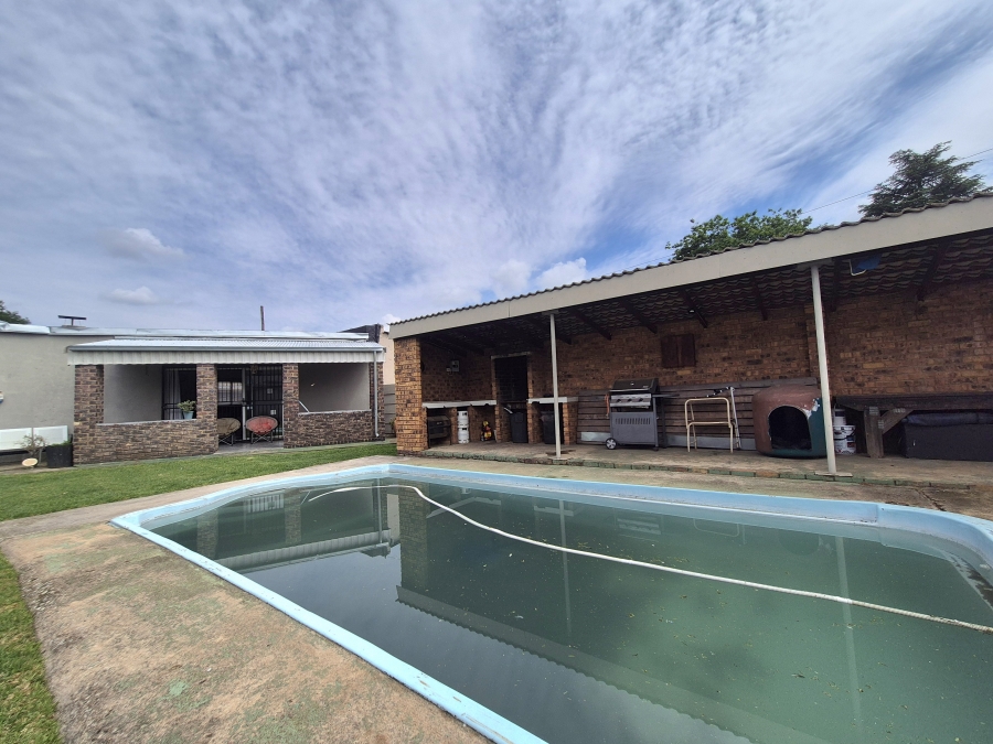 6 Bedroom Property for Sale in Brakpan Central Gauteng