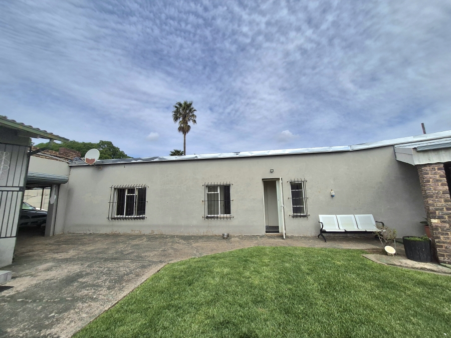 6 Bedroom Property for Sale in Brakpan Central Gauteng