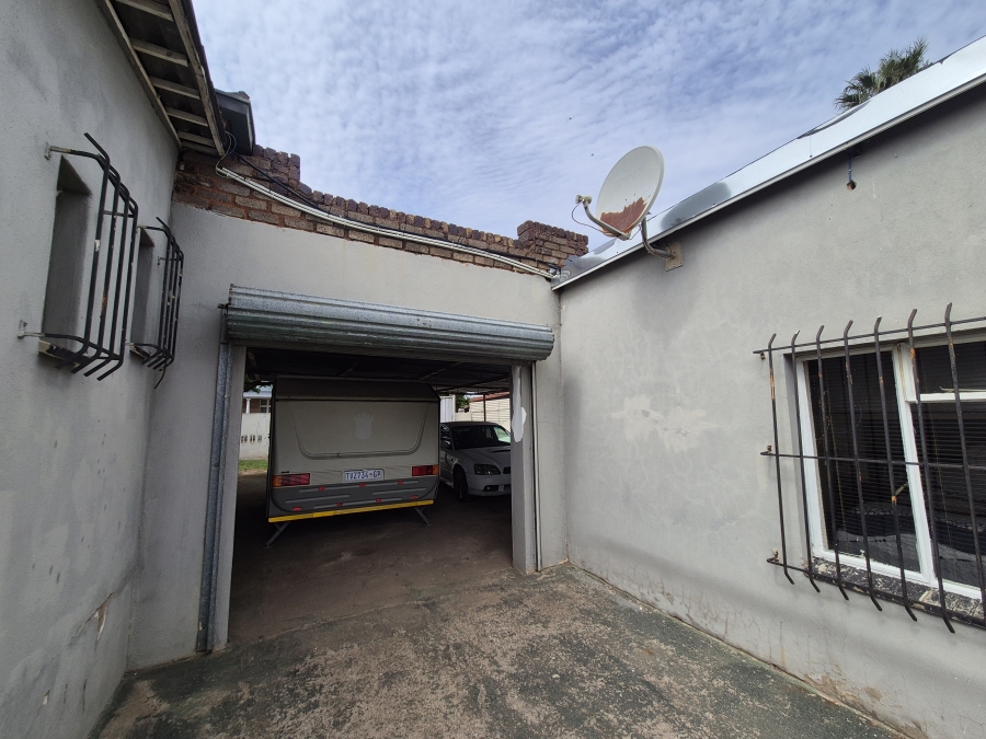 6 Bedroom Property for Sale in Brakpan Central Gauteng