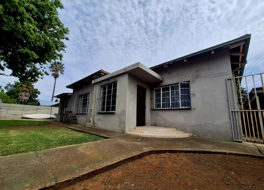 6 Bedroom Property for Sale in Brakpan Central Gauteng