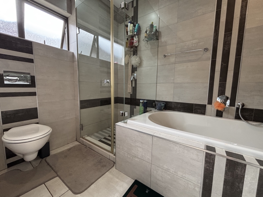 To Let 4 Bedroom Property for Rent in Craigavon Gauteng
