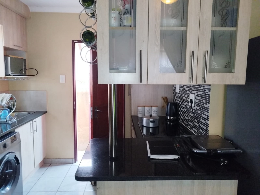 2 Bedroom Property for Sale in Clayville Gauteng