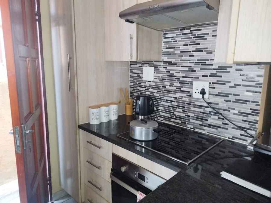 2 Bedroom Property for Sale in Clayville Gauteng