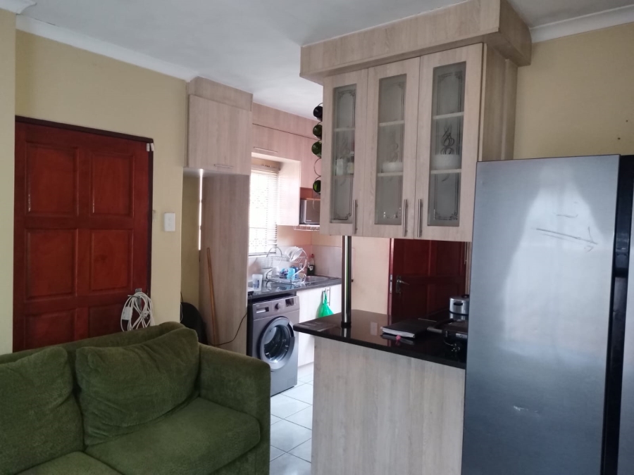 2 Bedroom Property for Sale in Clayville Gauteng
