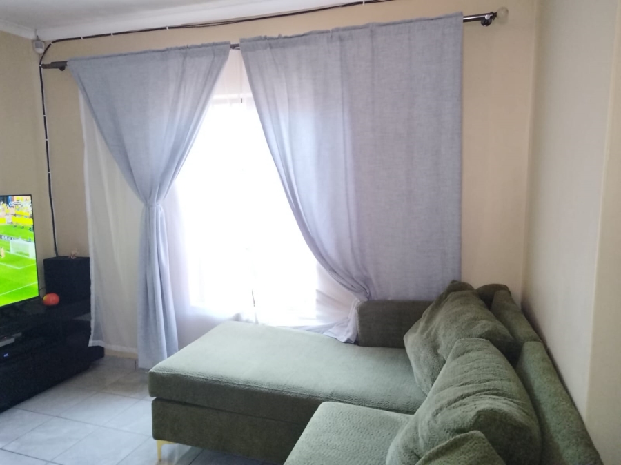 2 Bedroom Property for Sale in Clayville Gauteng