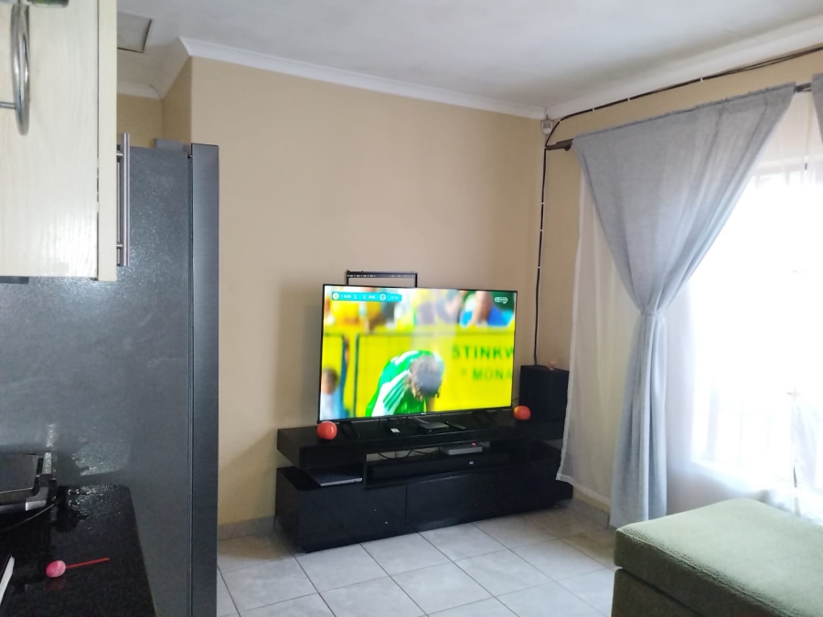 2 Bedroom Property for Sale in Clayville Gauteng