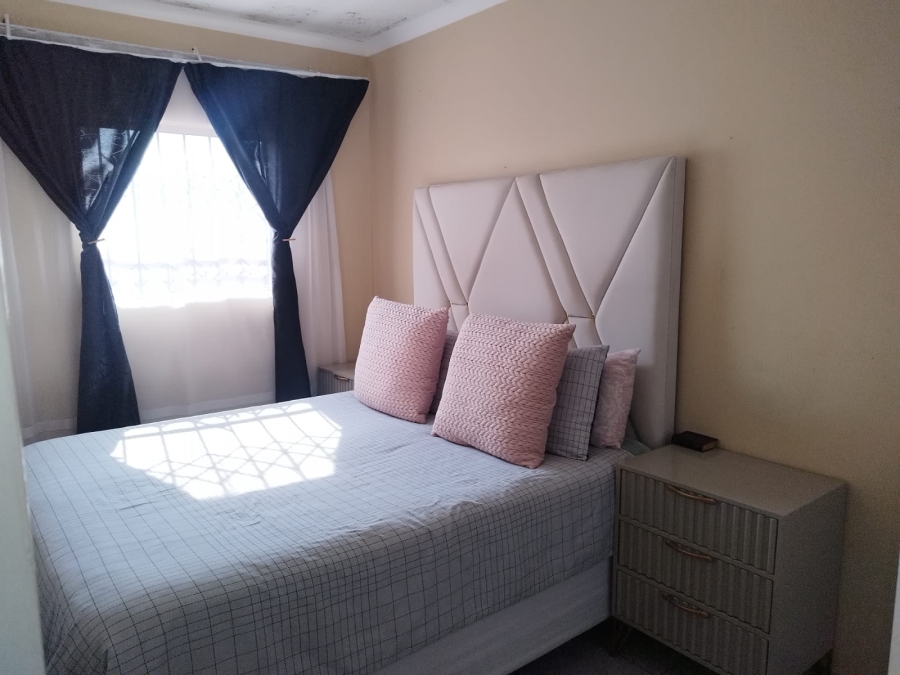 2 Bedroom Property for Sale in Clayville Gauteng