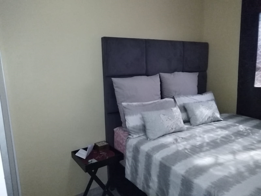 2 Bedroom Property for Sale in Clayville Gauteng
