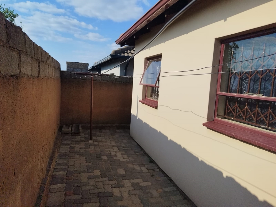 2 Bedroom Property for Sale in Clayville Gauteng