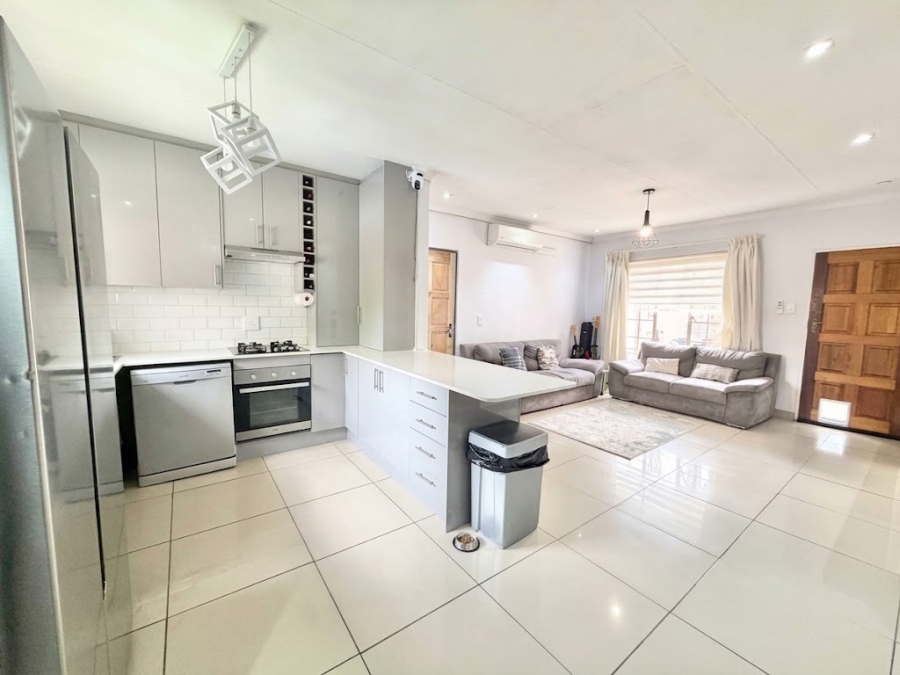 3 Bedroom Property for Sale in Halfway Gardens Gauteng