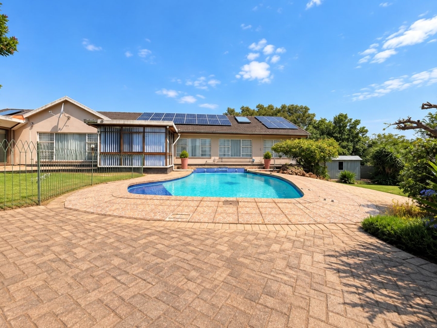 6 Bedroom Property for Sale in Greenhills Gauteng